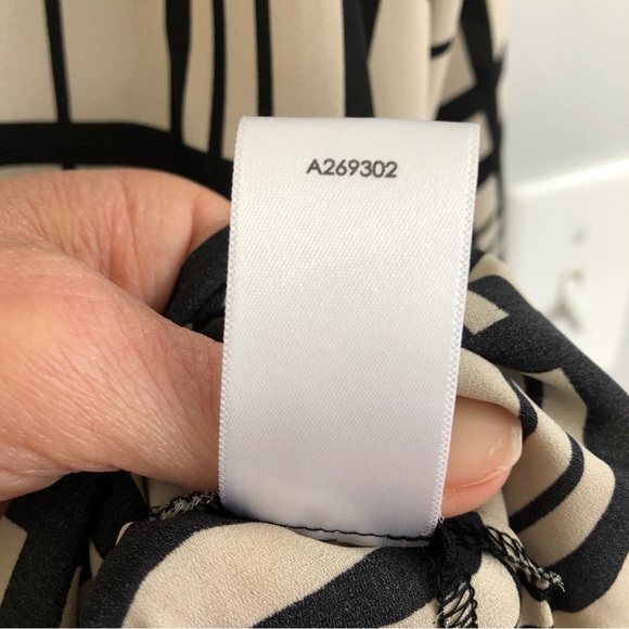 Susan Graver Printed Feather Weave Button Front Shirt, Size 16 - Picture 15 of 15